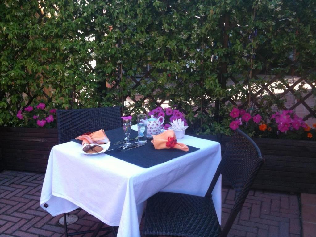 فيرّارا Hotel Le Corti Pitstop المظهر الخارجي الصورة