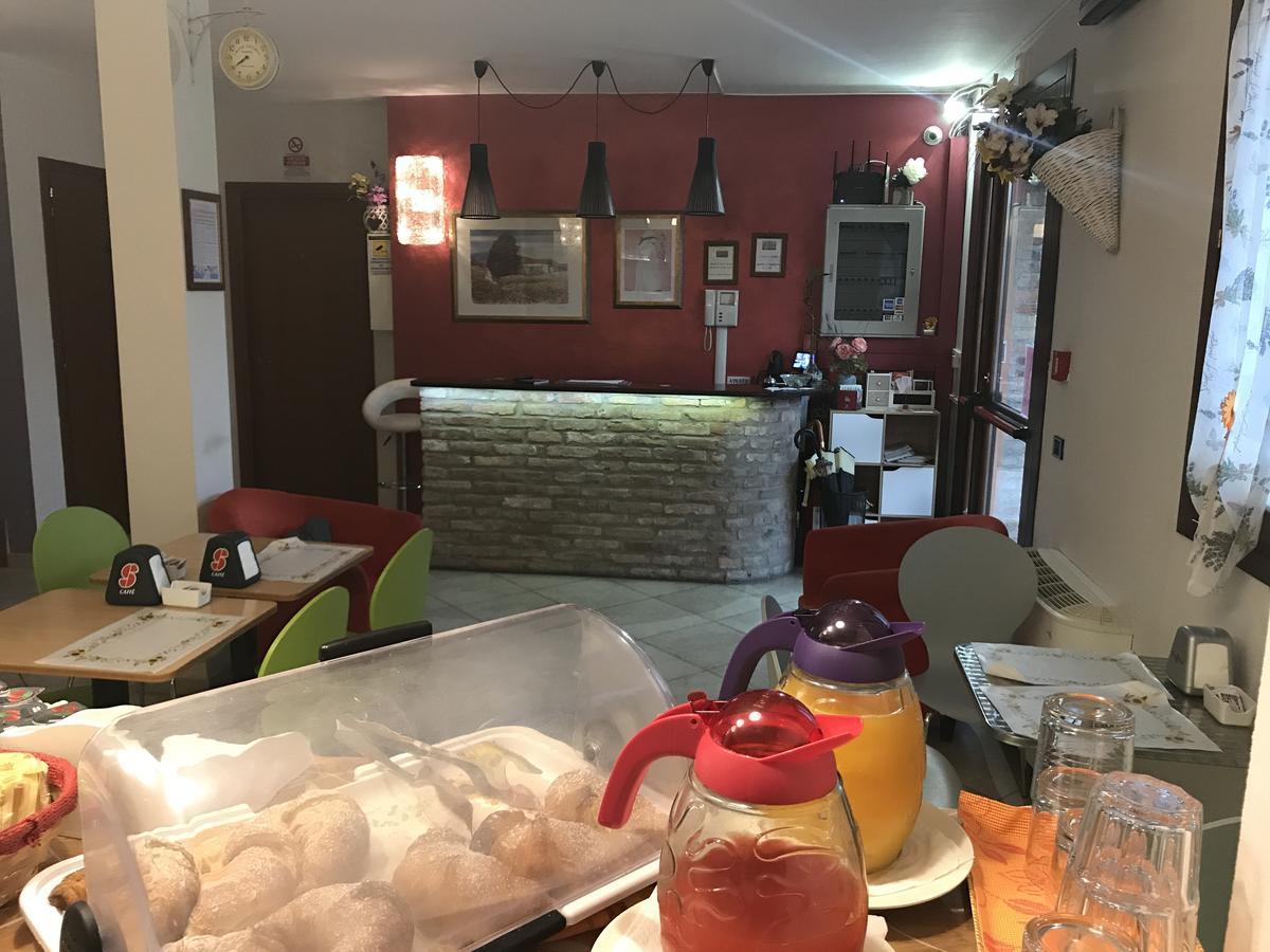 فيرّارا Hotel Le Corti Pitstop المظهر الخارجي الصورة